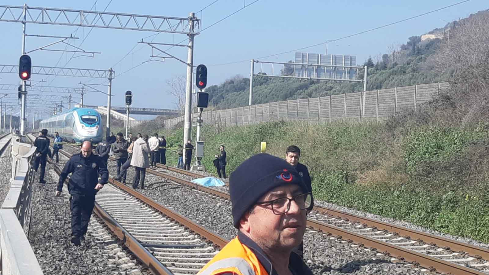 Yüksek hızlı trenin çarptığı yaya hayatını kaybetti