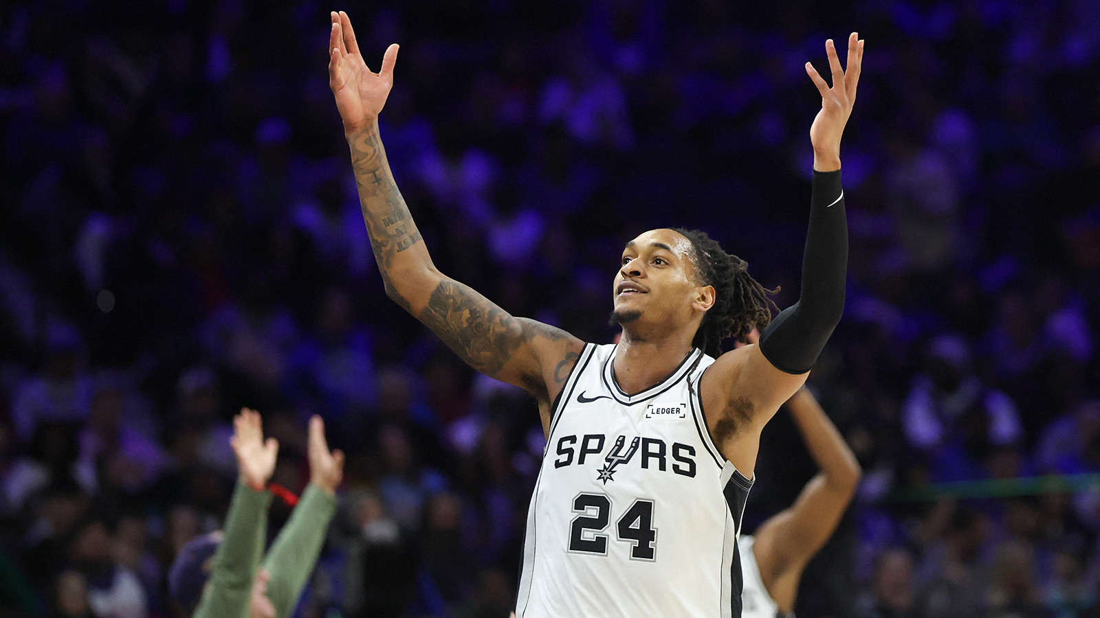 San Antonio Spurs, Philadelphia 76ers'a 40 sayı fark attı