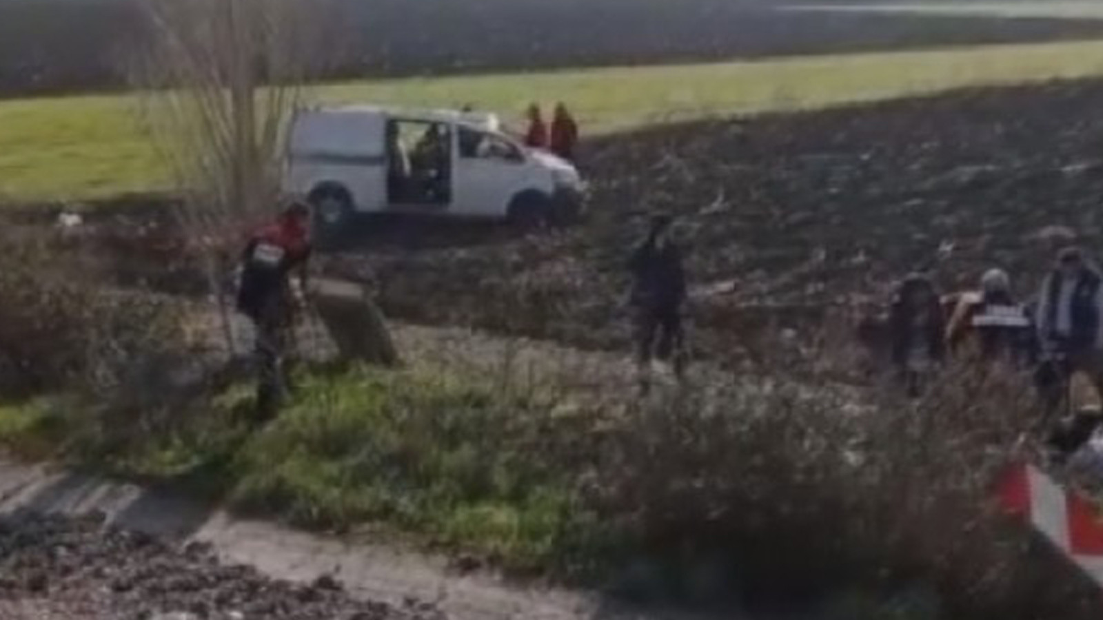 Amasya'da minibüs tarlaya uçtu: Çok sayıda yaralı var