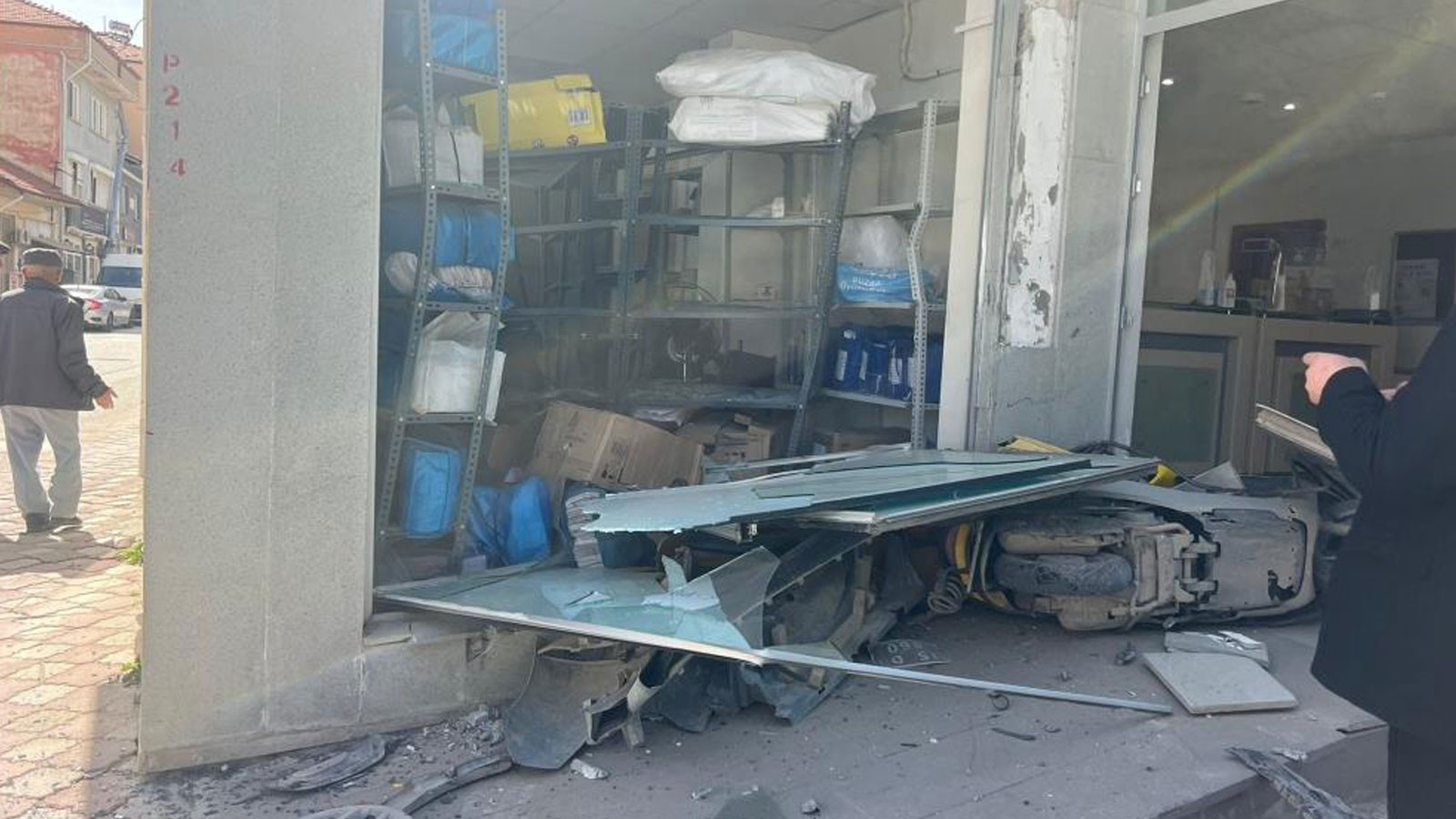 Burdur'da kamyonet sürücüsü direksiyon başında kalp krizi geçirerek yaşamını yitirdi