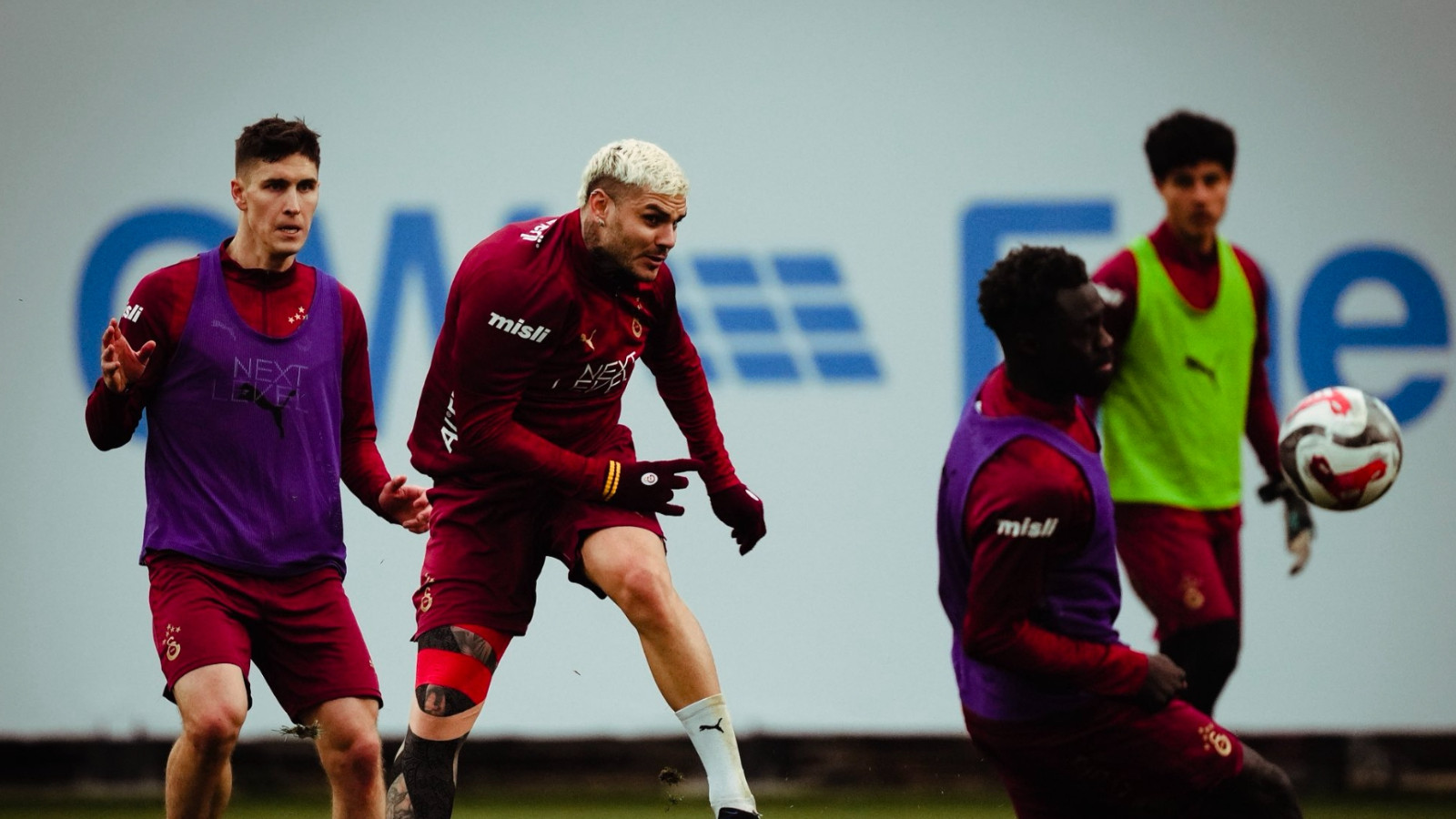 Galatasaray'da 3 futbolcu takıma döndü