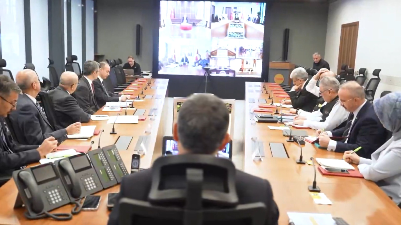 İçişleri Bakanı Çiftçi, sınır illerin valileri ile güvenlik toplantısı yaptı