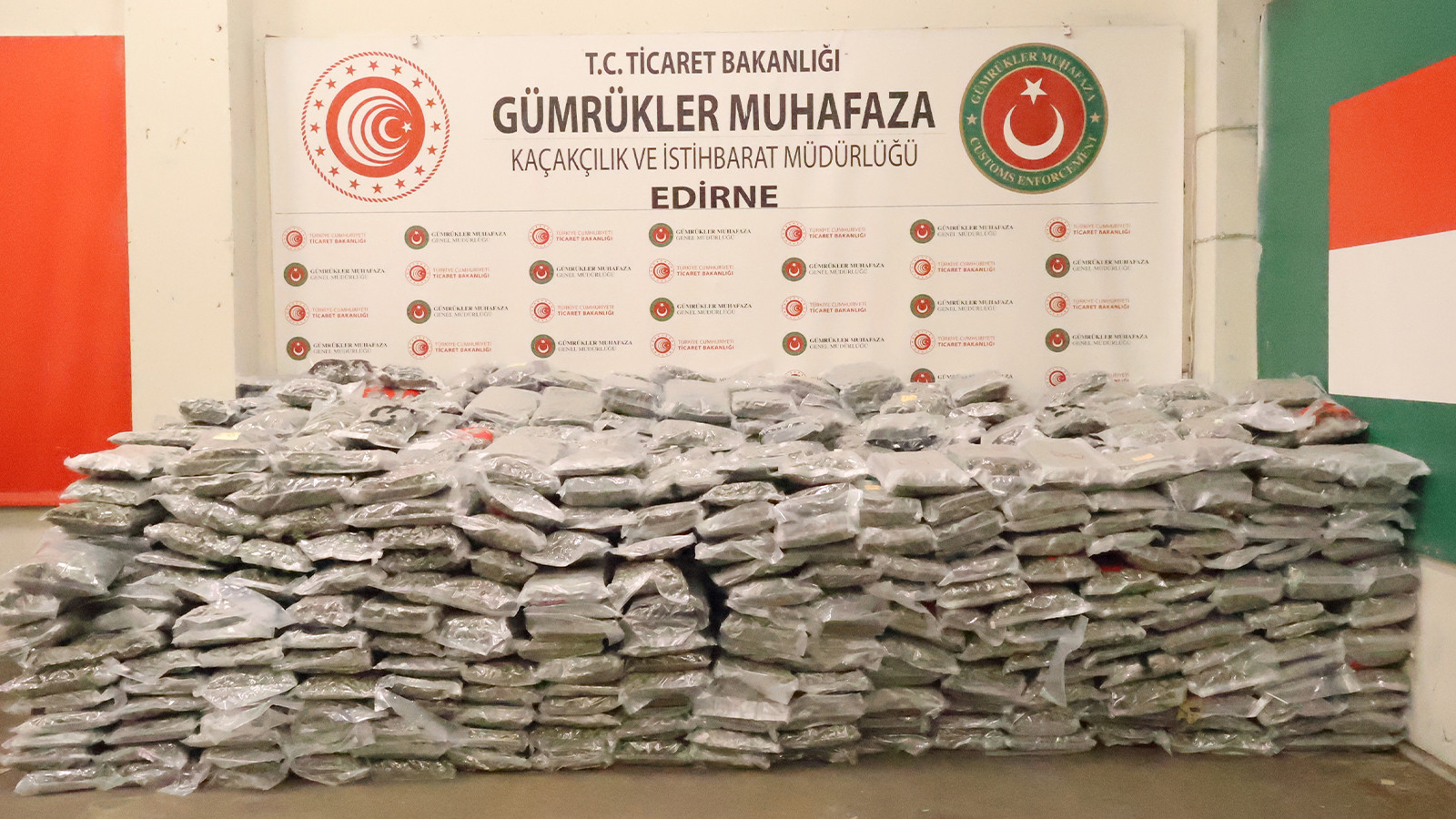 Piyasa değeri 1 milyar 271 milyon TL! Kapıkule'de 1 ton 413 kilo esrar yakalandı