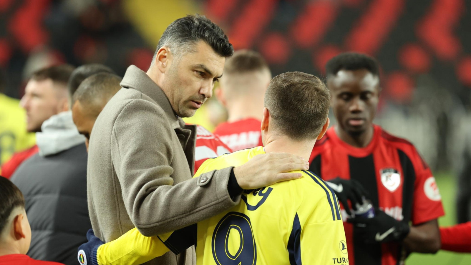 Taraftara cevap veren Burak Yılmaz'dan istifa sinyali