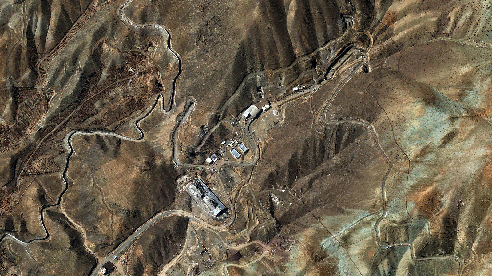 Uydu görüntüleri ortaya çıktı! İran'ın yeraltındaki gücü hedefte