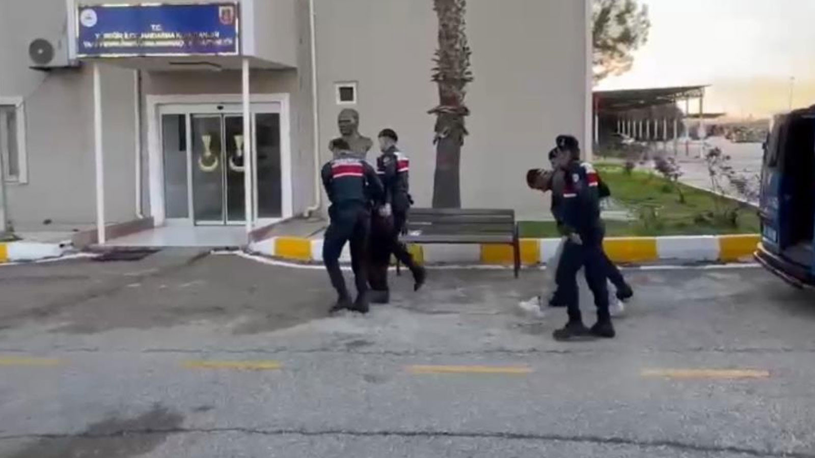 Adana'da Kur'an-ı Kerim'lere zarar veren 2 kişi tutuklandı