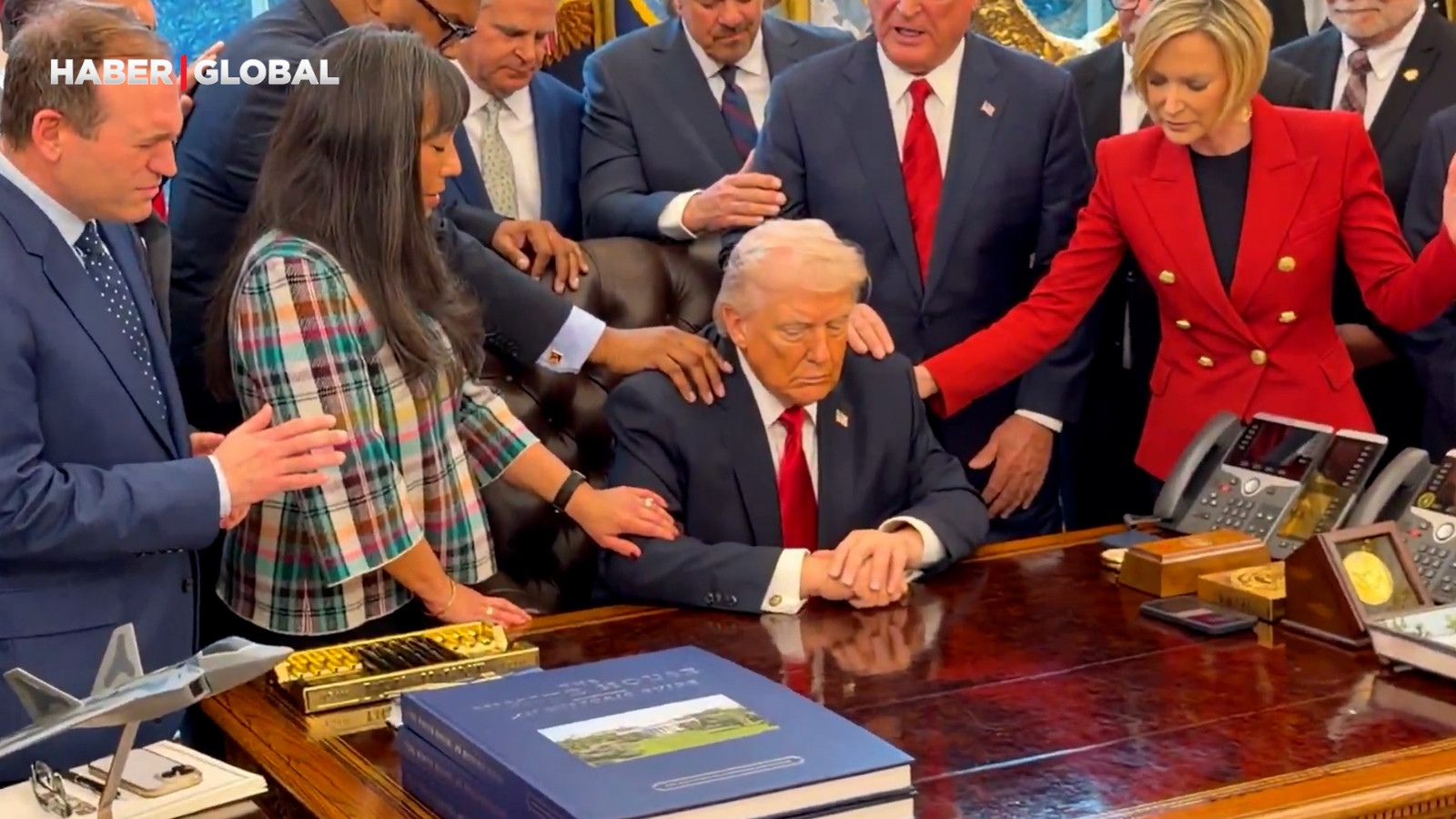 Beyaz Saray'daki dua görüntüleri sosyal medyayı salladı