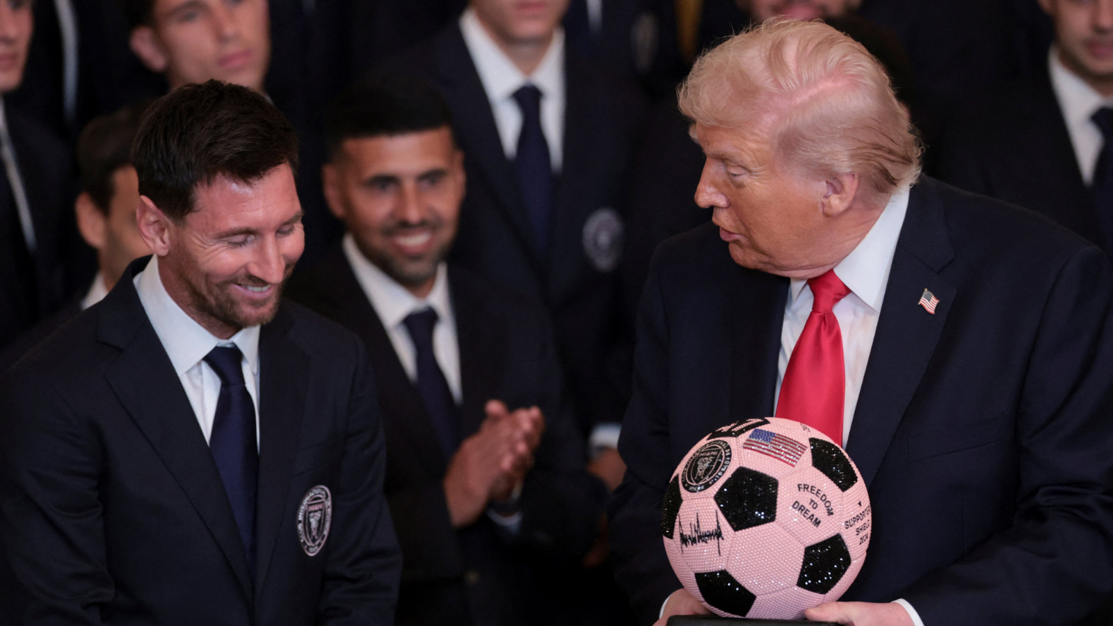 Donald Trump, Messi'yi arka plan yaptı! İspanyol futbolcular törene katılmadı