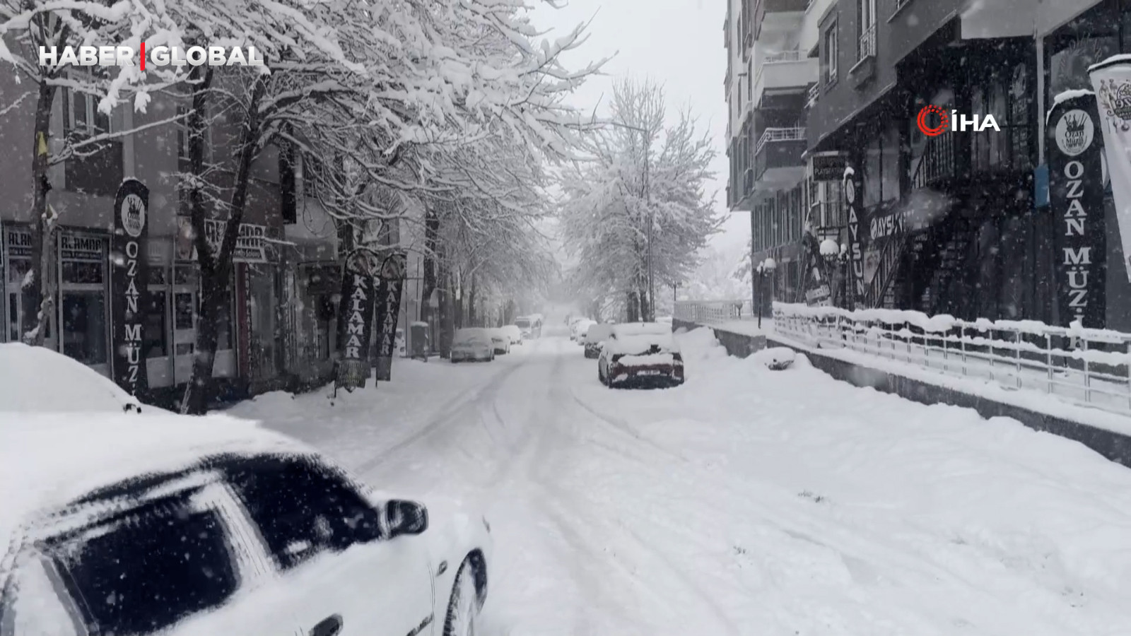 Ağrı'da baharı beklerken 40 santimetre kar yağdı
