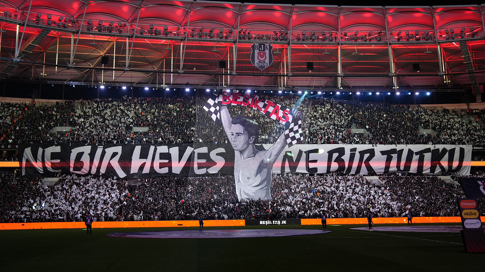 Beşiktaş taraftarından derbide görsel şölen: "Ne bir heves, ne bir tutku"