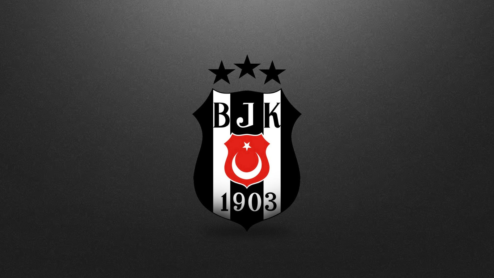 Beşiktaş'tan derbi sırasında bir paylaşım daha: "Nedense sarı kartı olan bu futbolcuya ikinci sarı kart çıkmıyor!"