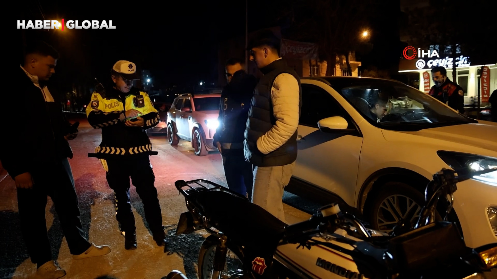 Kasksız sürücüden polise ilginç teklif