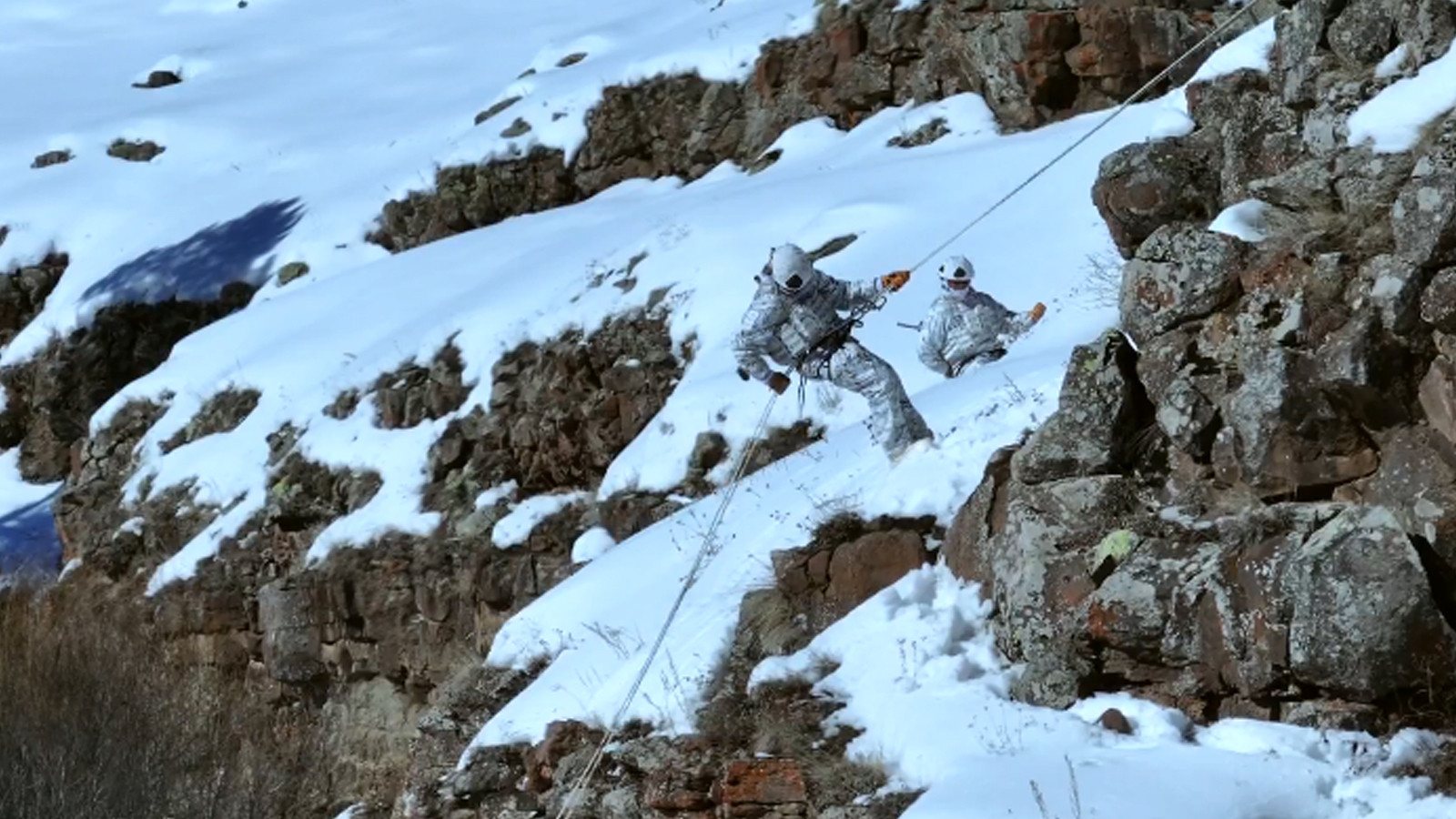 MSB'den Mehmetçik paylaşımı: Zorlu koşullar, gerçek kahramanları yetiştirir