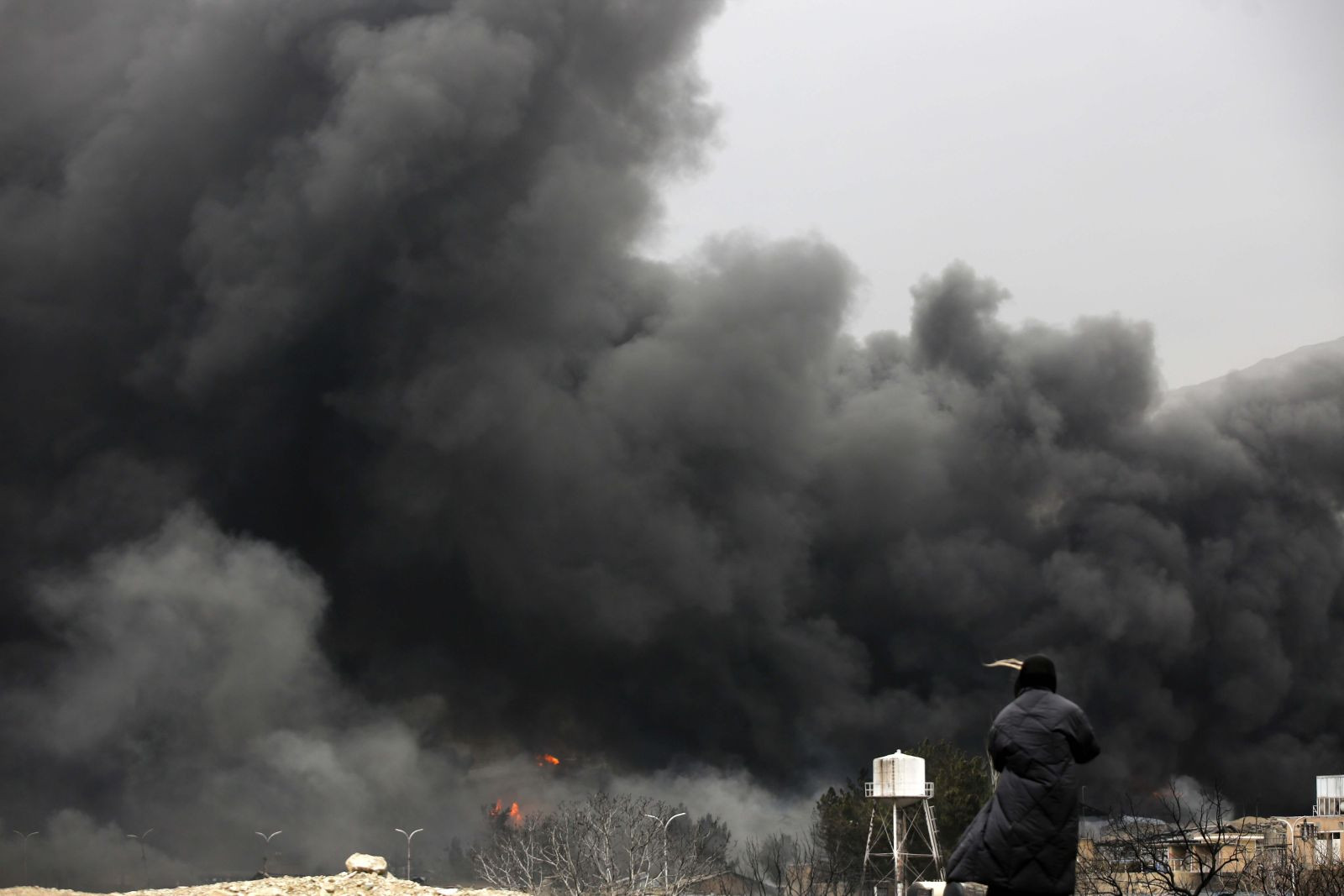 Gökyüzü simsiyah oldu, Tahran'a zehir yağıyor - Resim: 9