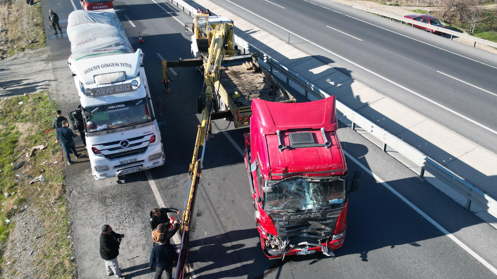 Afyonkarahisar'da tır yolcu minibüsüne çarptı! Çok sayıda yaralı var