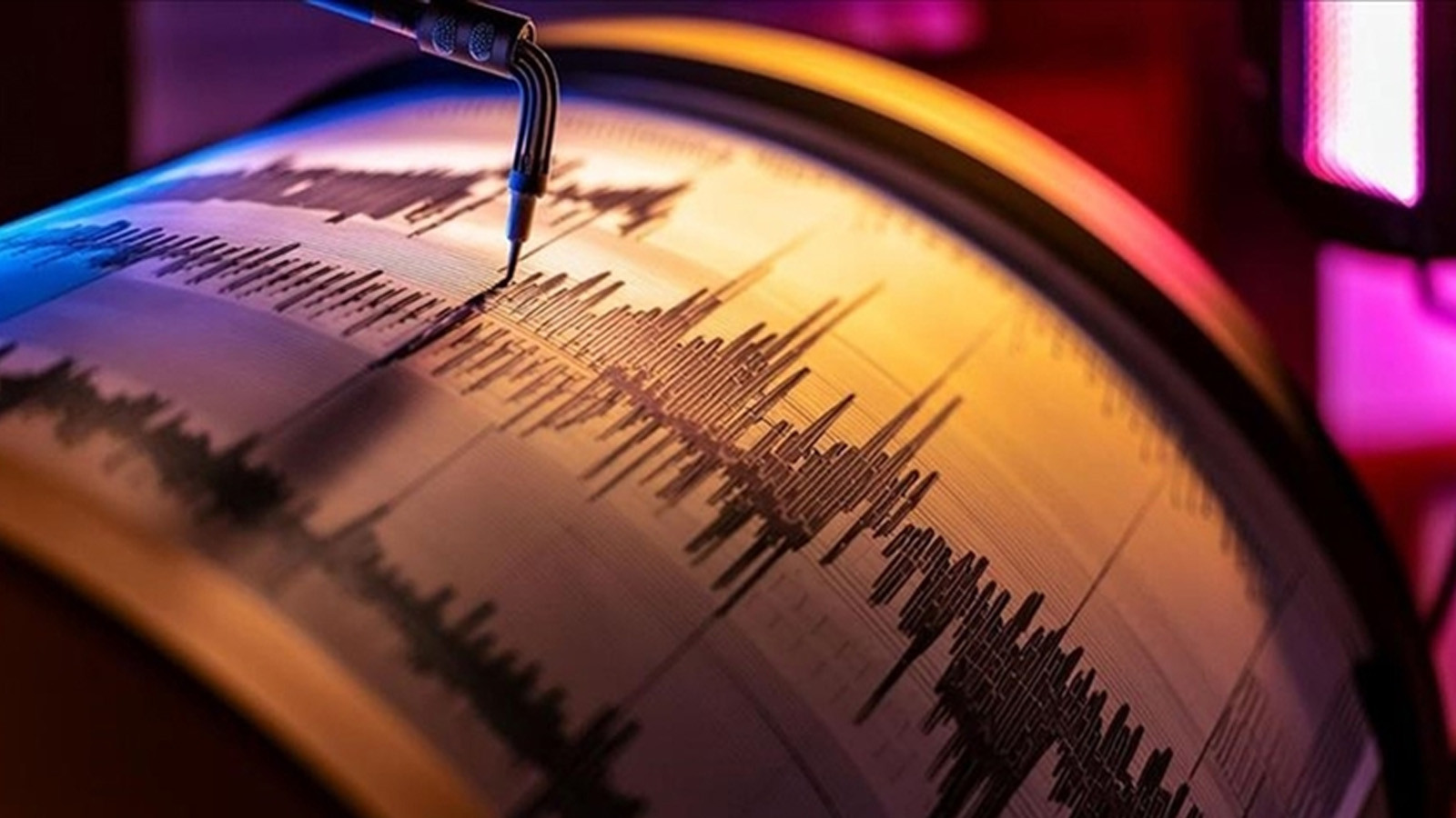 Arnavutluk'ta 5.3 büyüklüğünde deprem