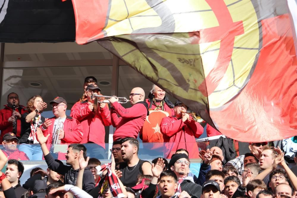 Eskişehirspor taraftarı, İspanya'ya selam gönderdi - Resim: 2