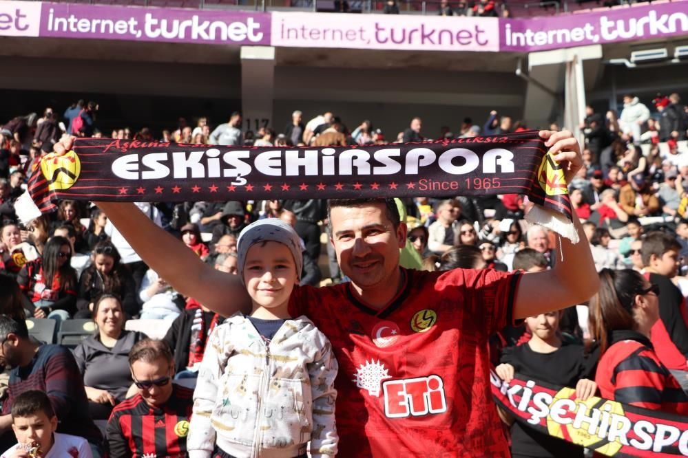 Eskişehirspor taraftarı, İspanya'ya selam gönderdi - Resim: 5