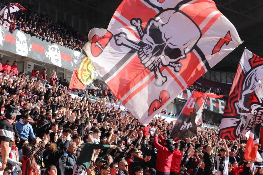 Eskişehirspor taraftarı, İspanya'ya selam gönderdi - Resim: 7