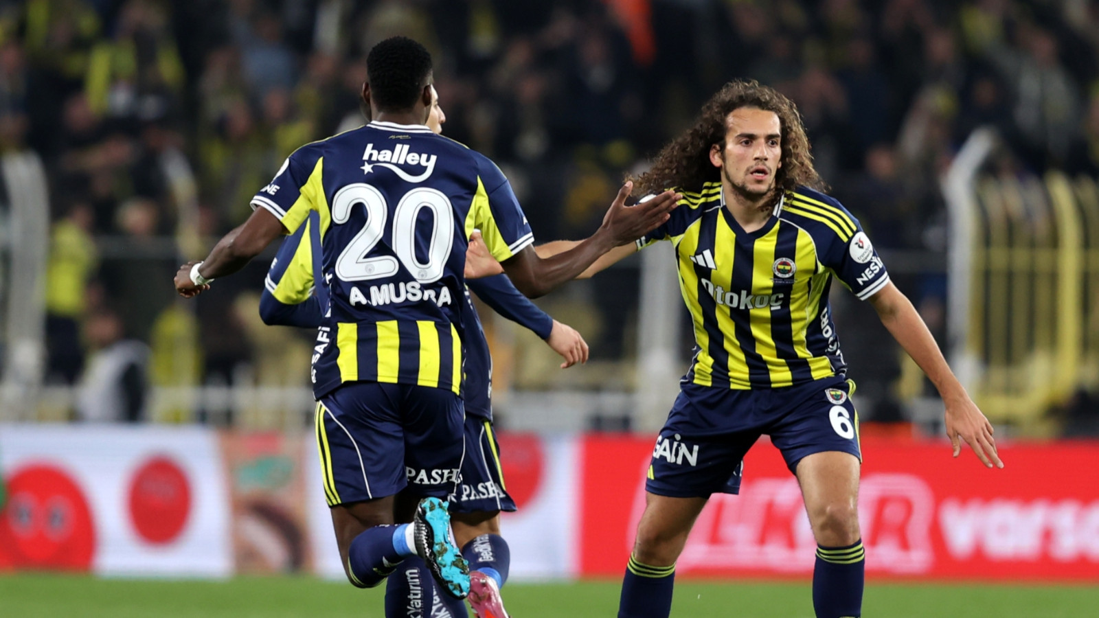 Fenerbahçe, Kadıköy'de 89 ve 90+5'te geri döndü