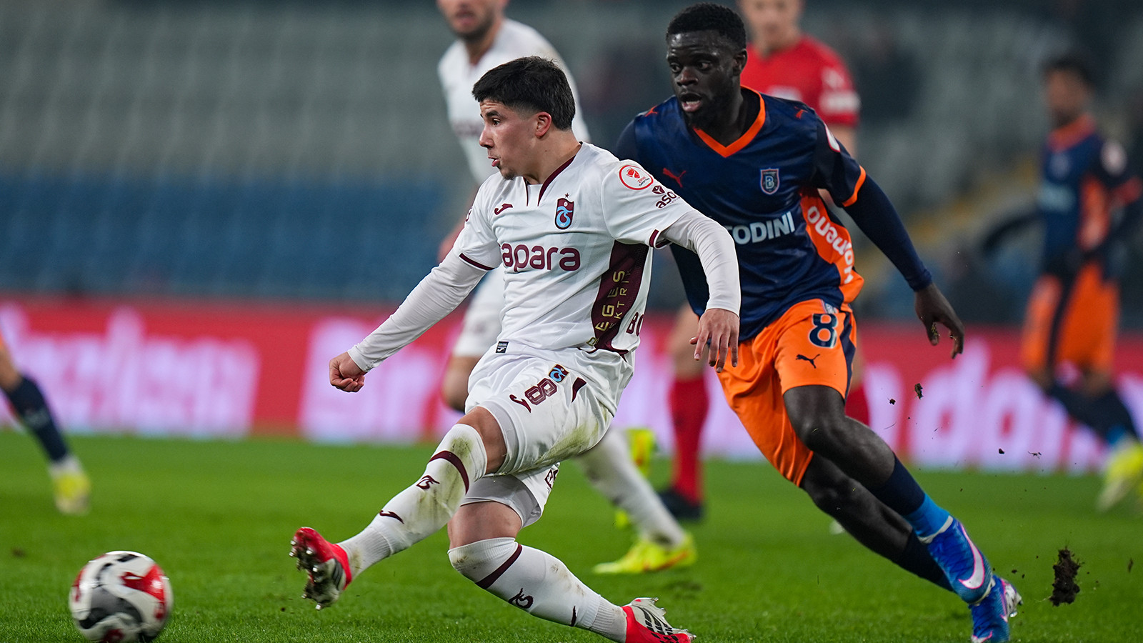 Trabzonspor'da Bouchouari'nin sol ayağının dış yan bağında yırtık ve kanama tespit edildi