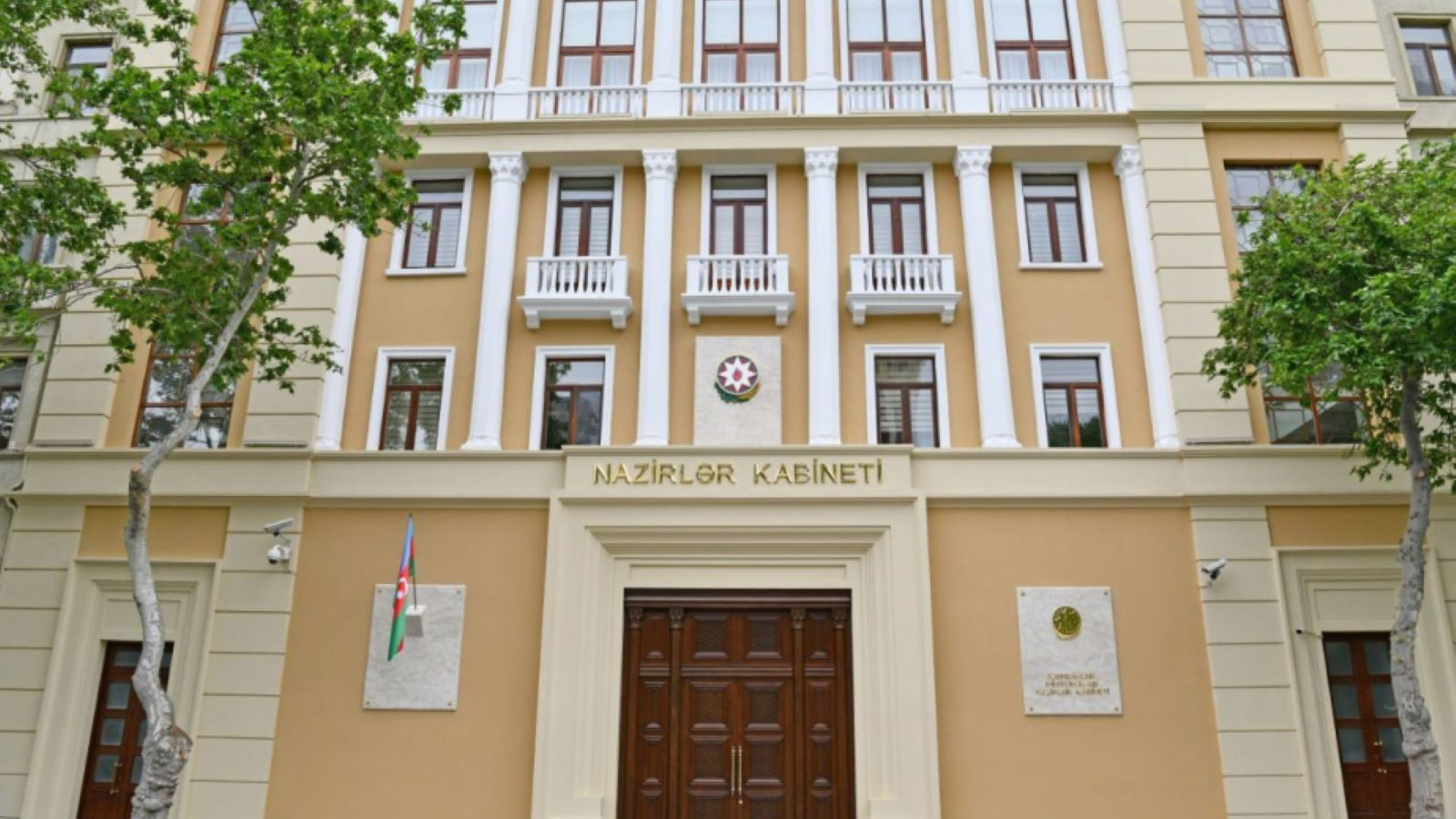 Azerbaycan, İran sınırındaki yük araçlarına yönelik kısıtlamayı kaldırdı