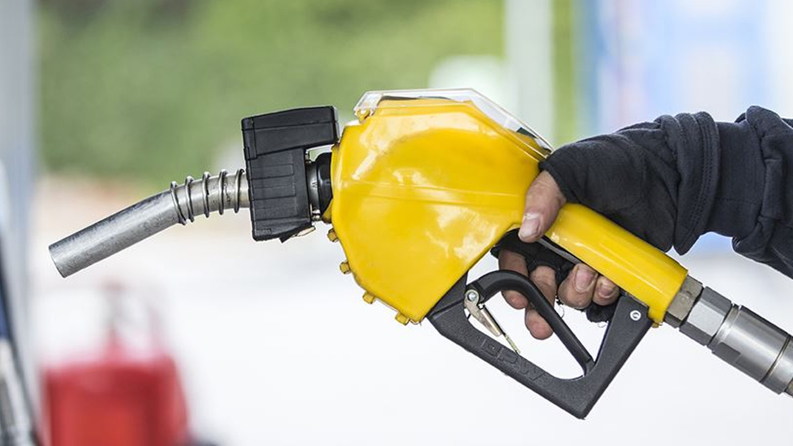 Çin'de akaryakıt fiyatlarına ton başına yaklaşık 100 dolar zam yapıldı