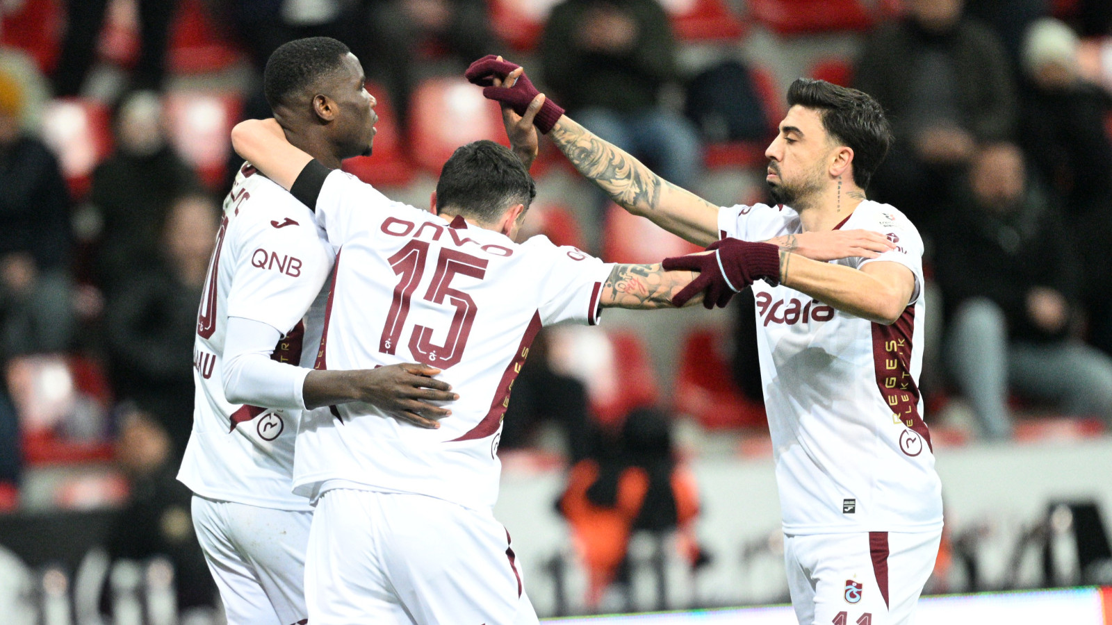 Trabzonspor, şampiyonluk yarışında 'varım' dedi