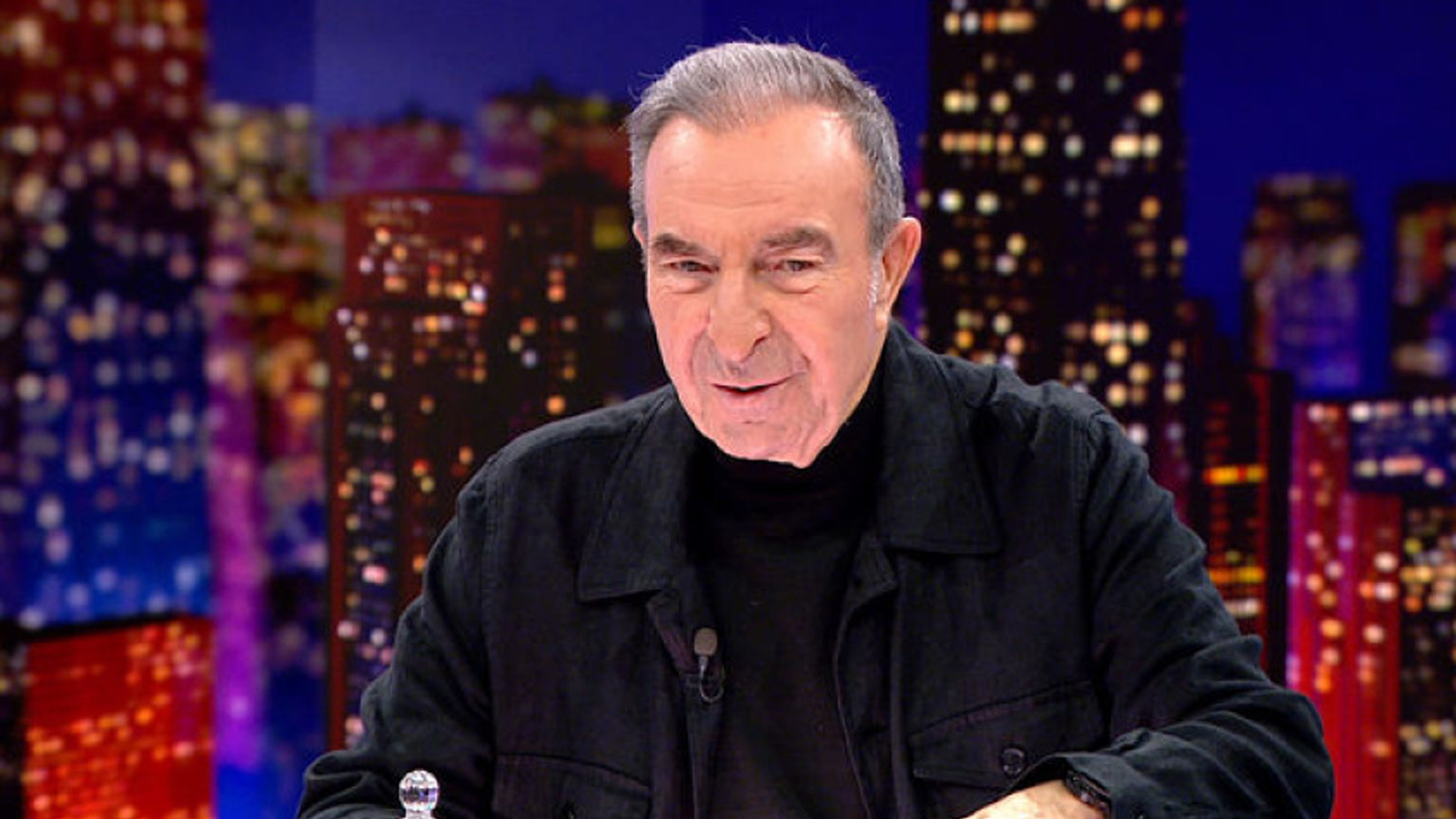 Ünlü oyuncu Zafer Ergin hastaneye kaldırıldı