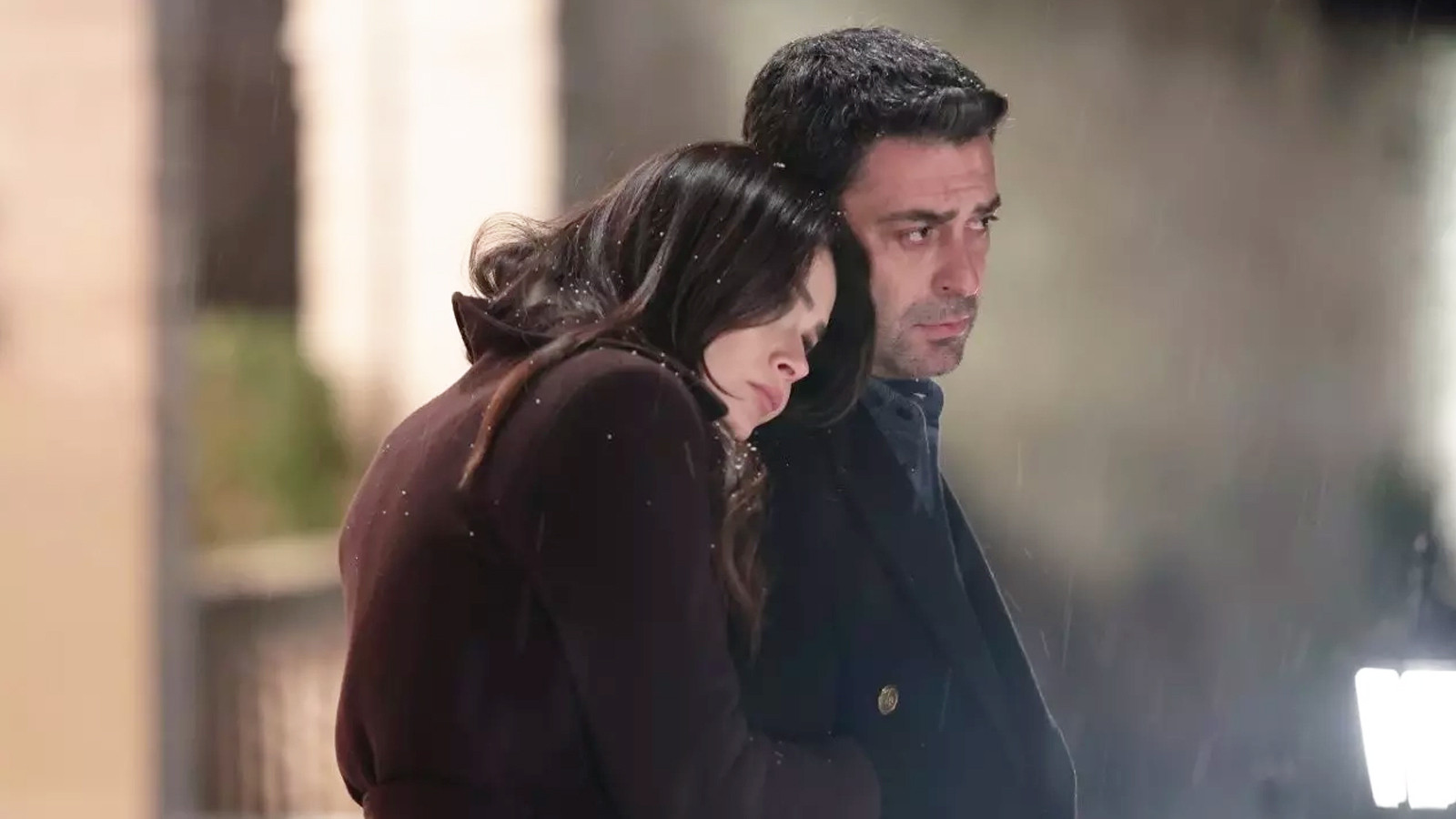 Uzak Şehir 53. Bölüm Yeni Bölüm Tek Parça Full İzle! Kanal D Uzak Şehir son bölüm izle!