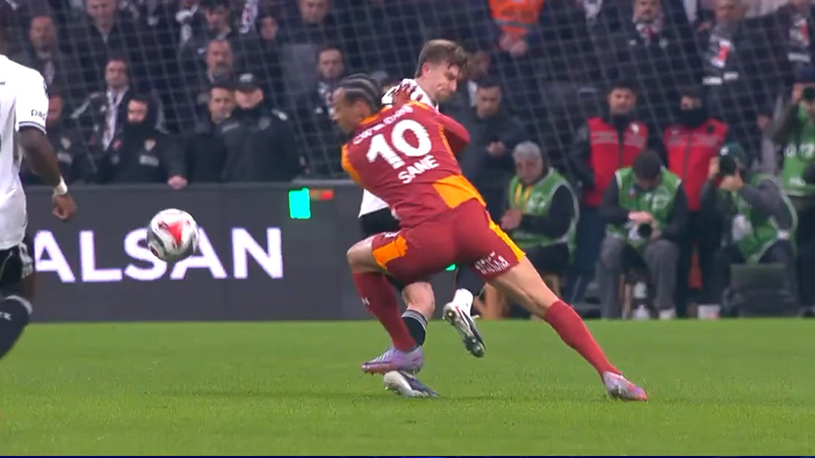 Beşiktaş - Galatasaray maçının VAR kayıtları açıklandı: Benim için çok açık pozisyon