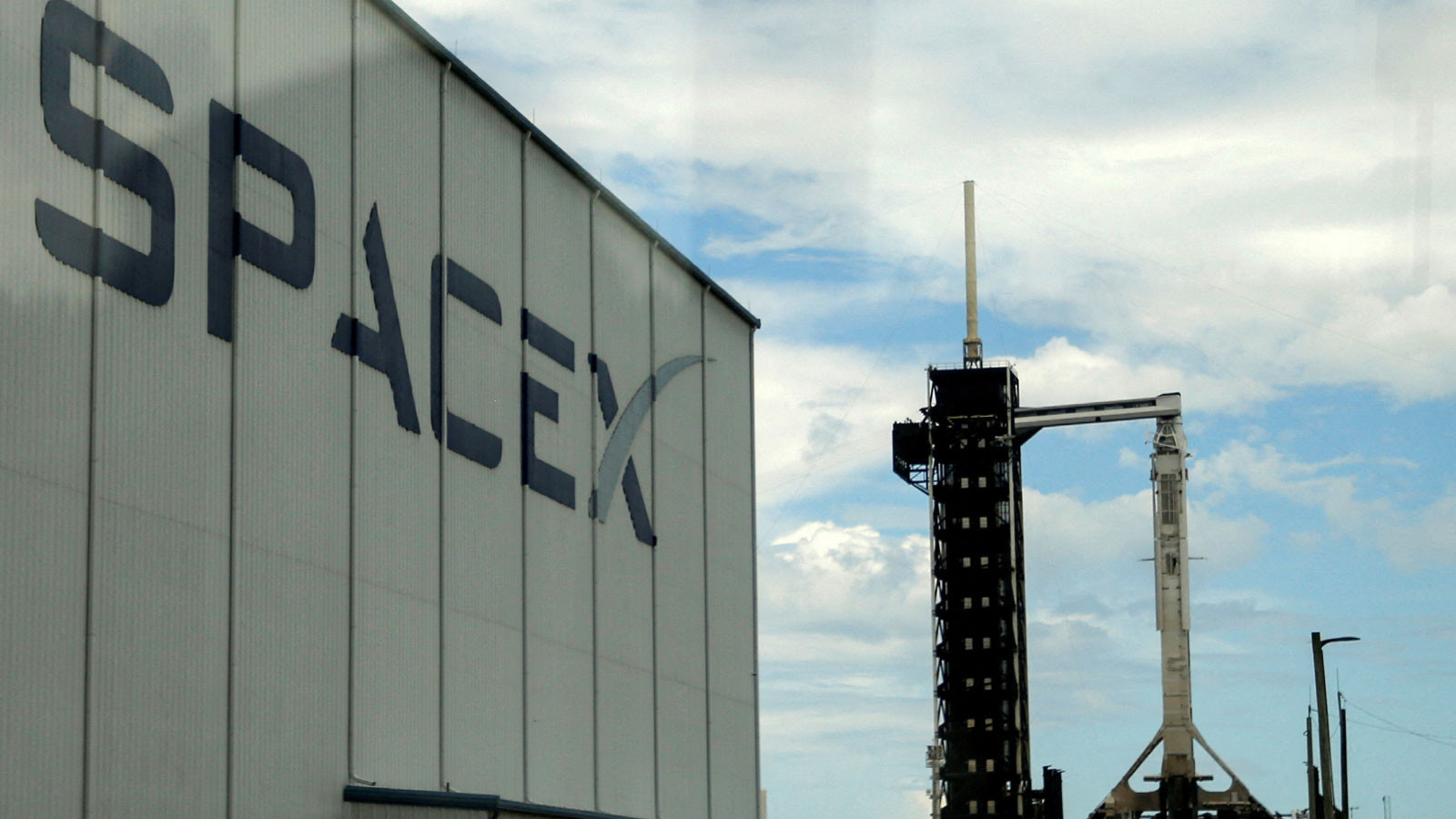 Elon Musk'ın SpaceX'i Nasdaq'ta halka arz olmayı değerlendiriyor