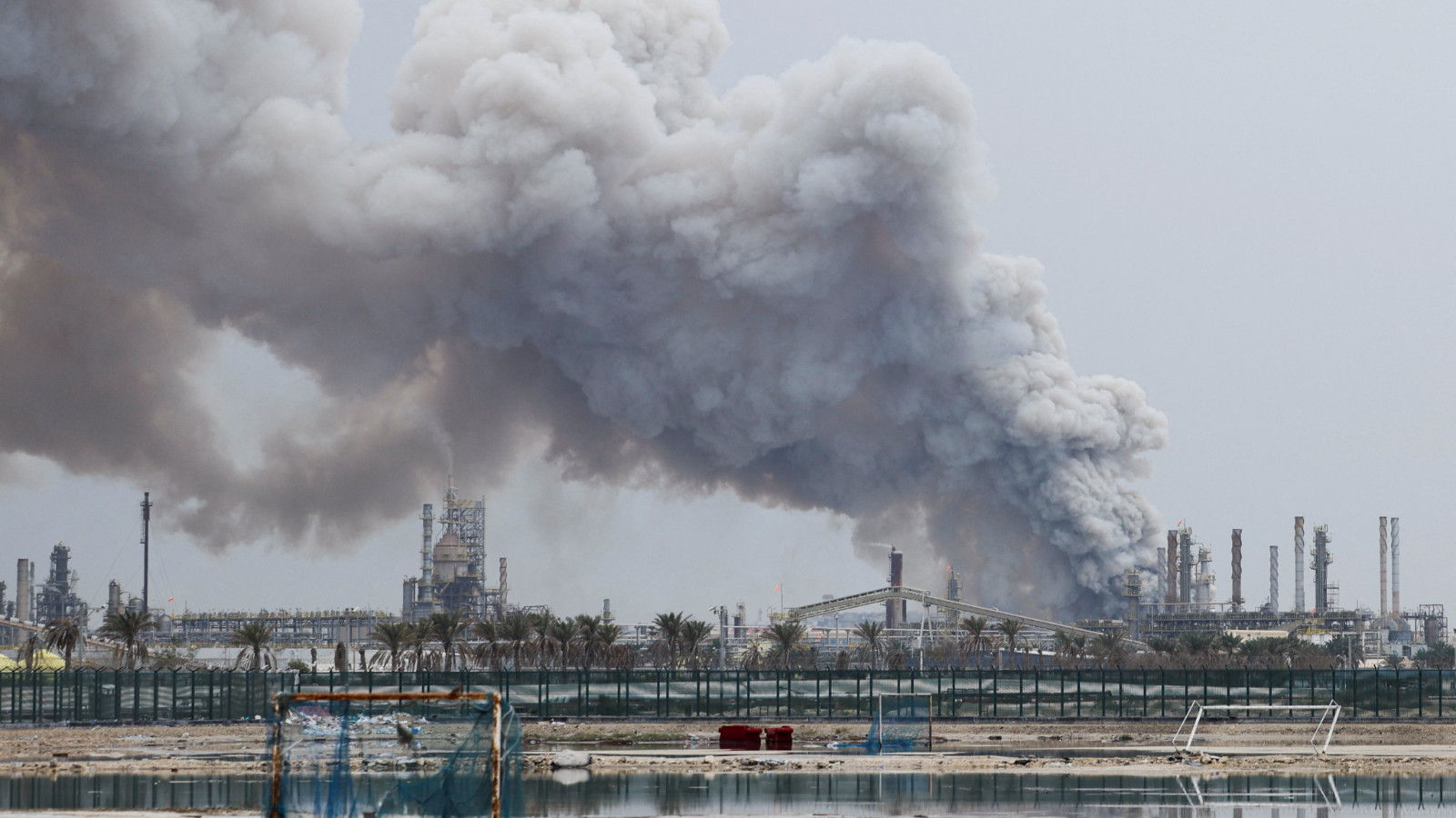 İran 'Körfez ülkeleri'nin açığını  buldu: Deniz suyu arıtma tesislerini vuruyor