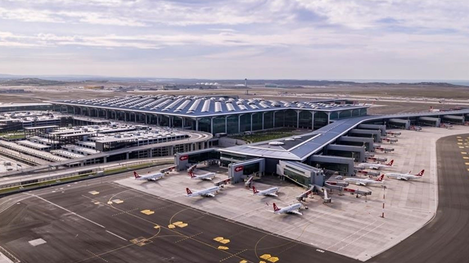 İstanbul Havalimanı Avrupa'nın zirvesindeki yerini koruyor