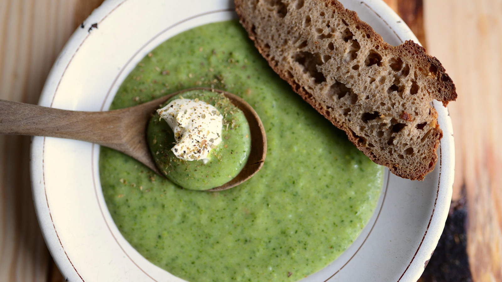 Tadını beğeneceğiniz brokoli çorbası yapmanın yolu