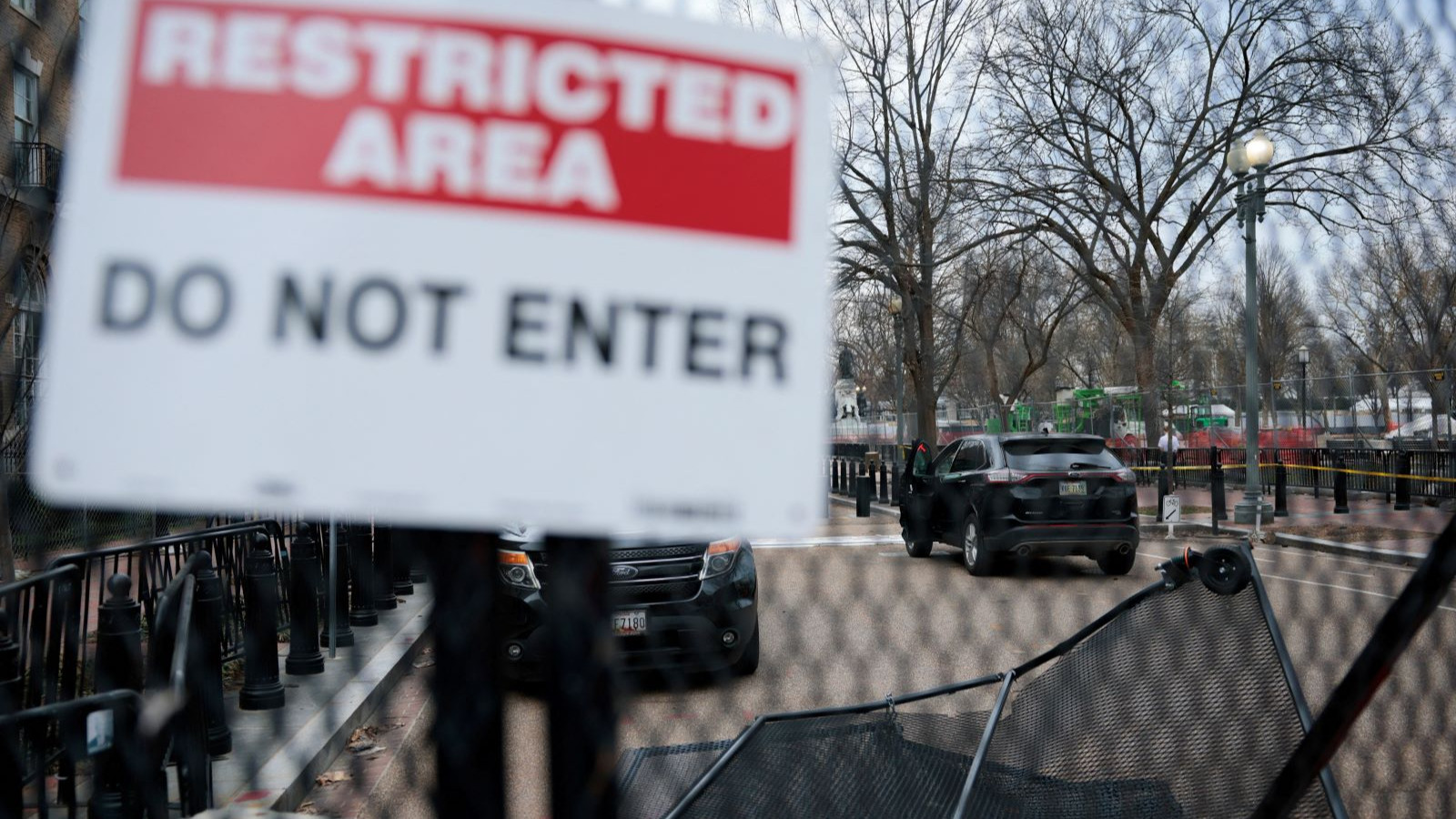 Beyaz Saray'da panik! Etrafı güvenlik çemberine alındı