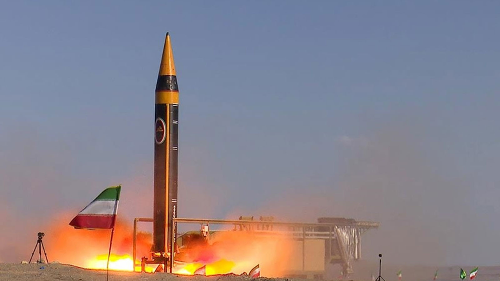 İran, ABD üslerine 2 tonluk savaş başlığı taşıyan Hürremşehr füzesi ateşlediğini duyurdu