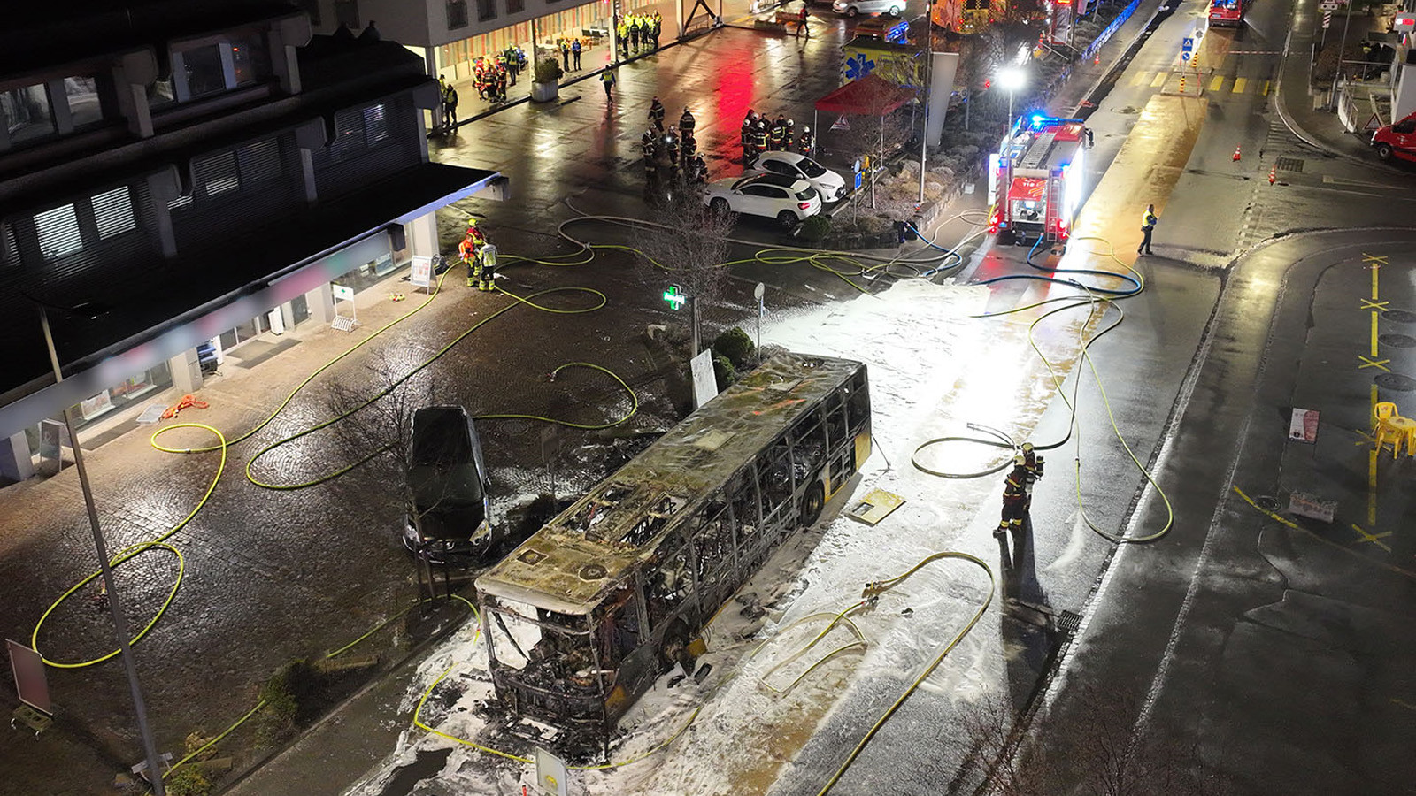 İsviçre'de posta otobüsünde yangın: 6 ölü, 5 yaralı