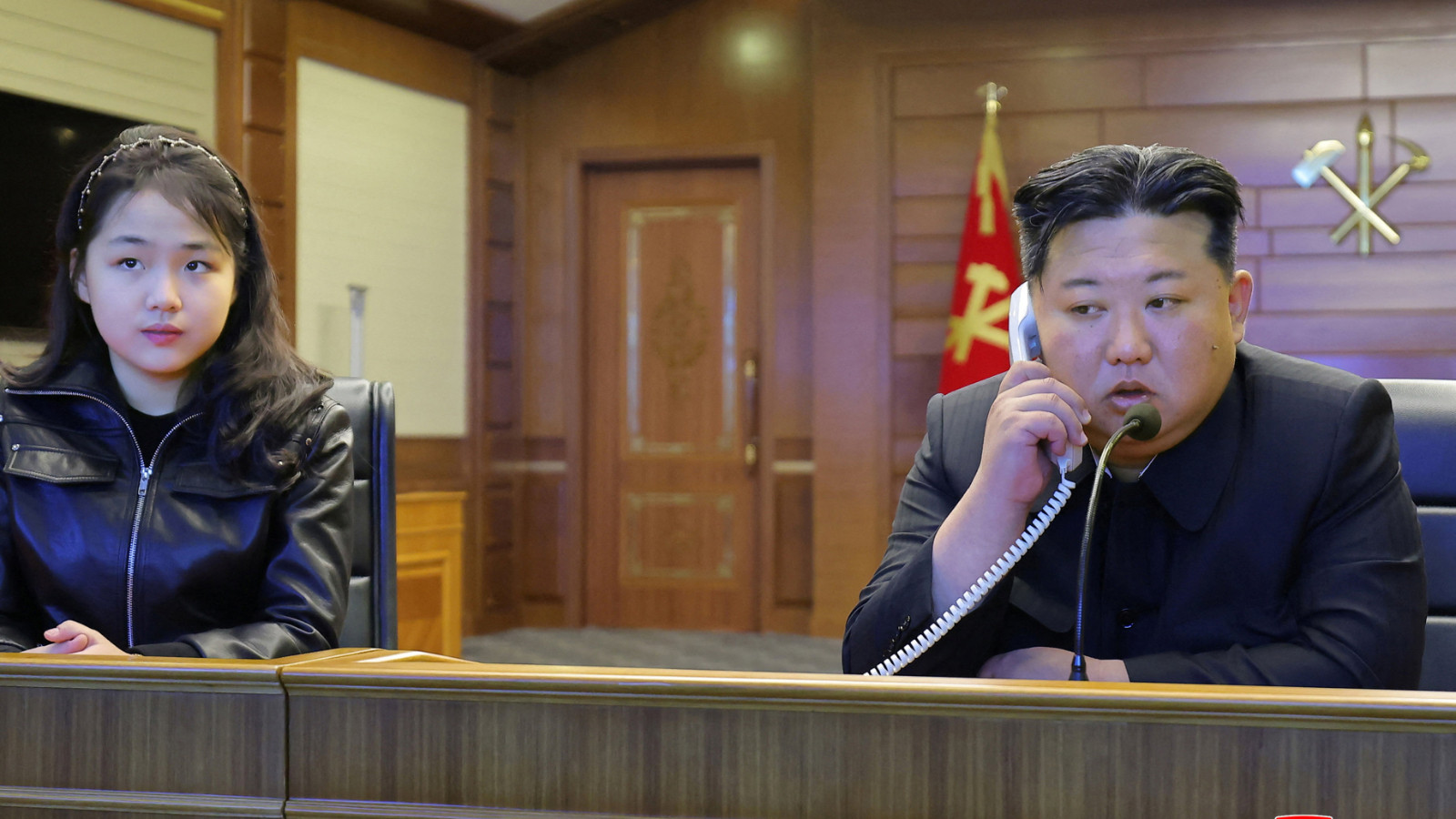 Kuzey Kore lideri Kim, kızı ile birlikte "stratejik" seyir füzesi testini denetledi