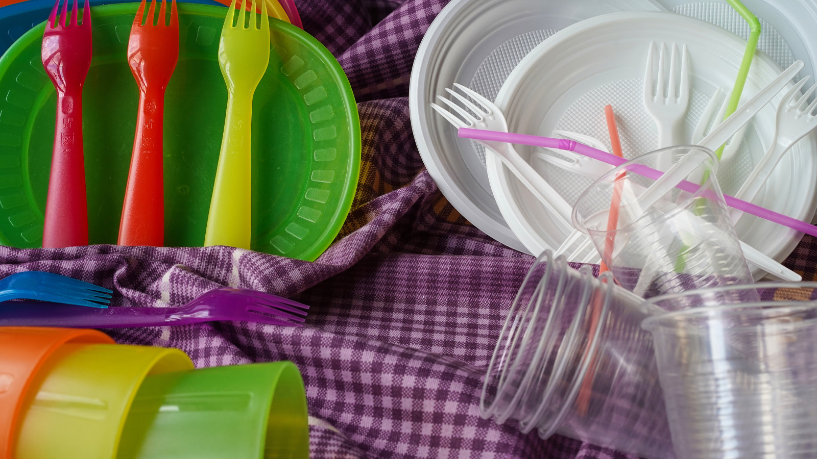 Pipet, çatal, kaşık, tabak...Tek kullanımlık plastikler yasaklanıyor!