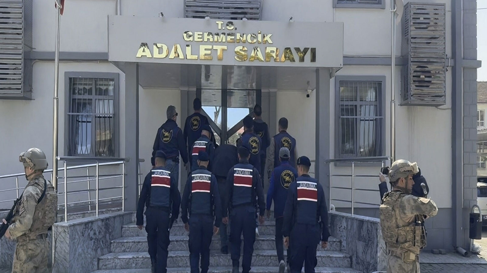 Aydın'da korkunç cinayet! Annesini odunla başına vurup, öldürdü