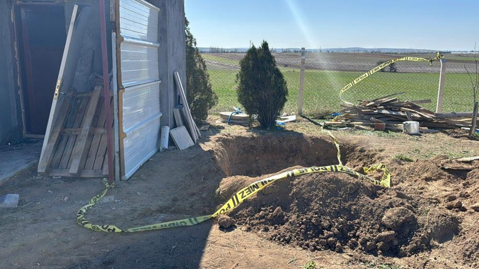 Babasının bahçesinde cansız bedeni bulunan kızın ölümü mercek altında