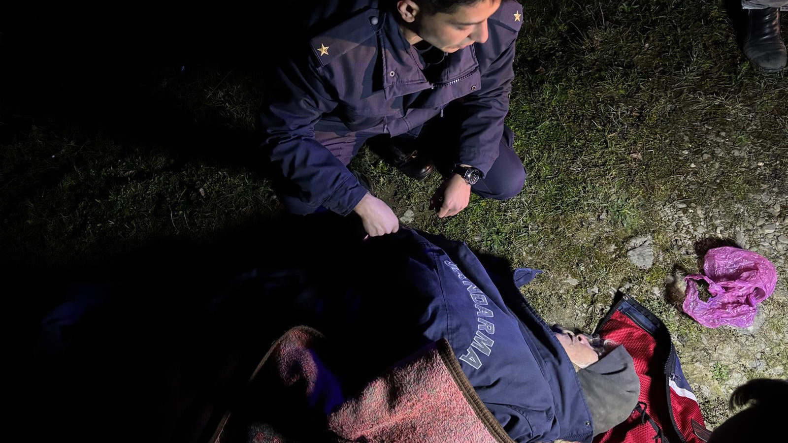 Bartın'da kaybolan yaşlı kadın donmak üzereyken bulundu