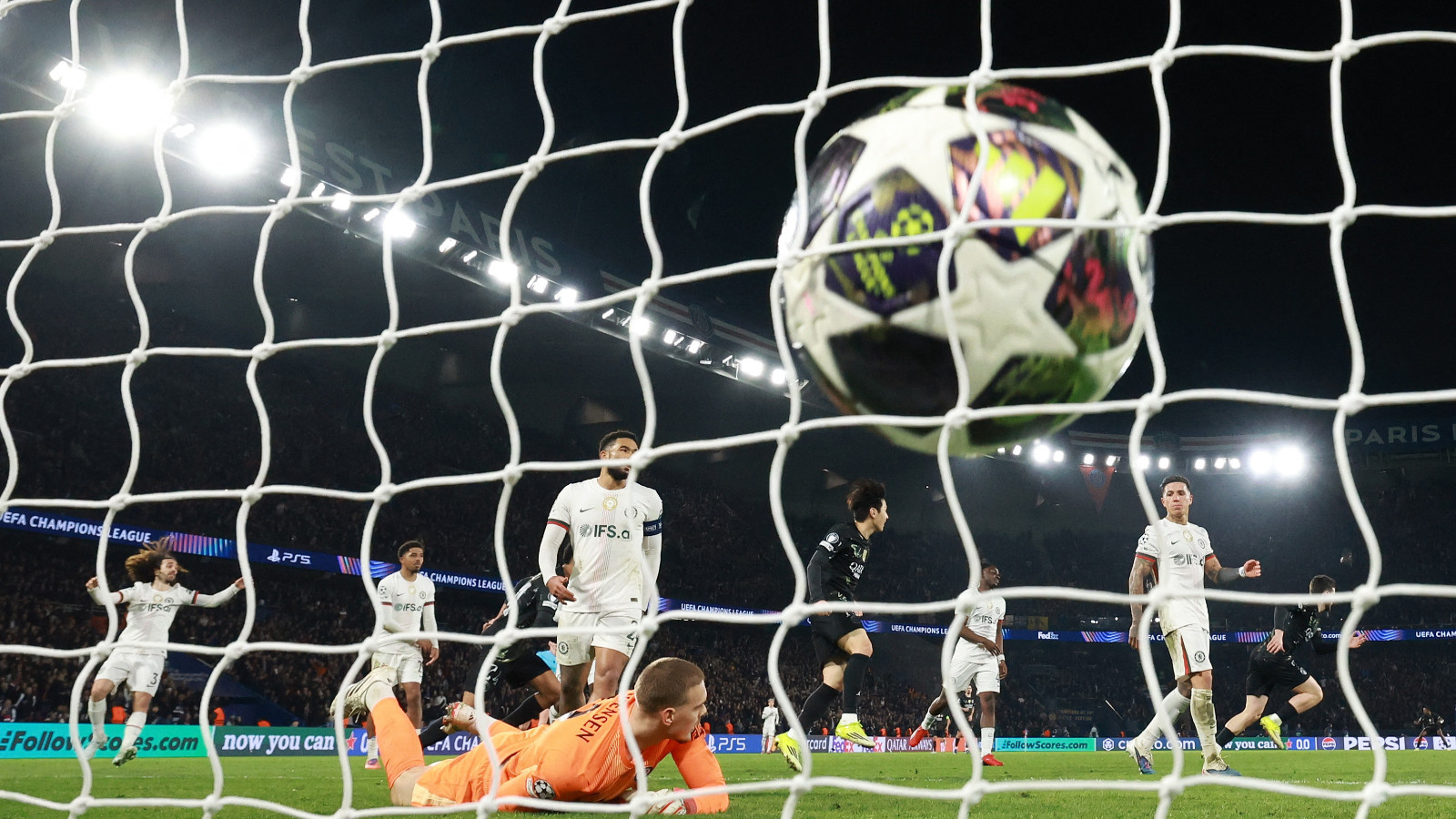 Chelsea kalesine füze düştü: Kvaratskhelia'dan müthiş gol