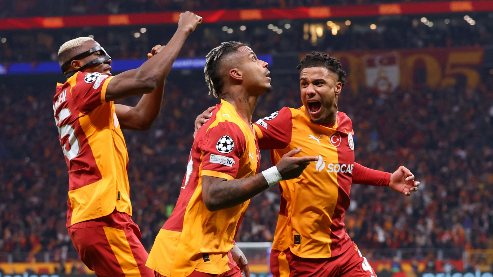 Galatasaray'dan 2 futbolcu haftanın 11'ine seçildi