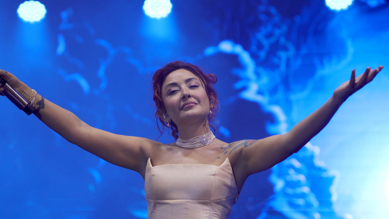 Melek Mosso’dan olay yaratan pozlar