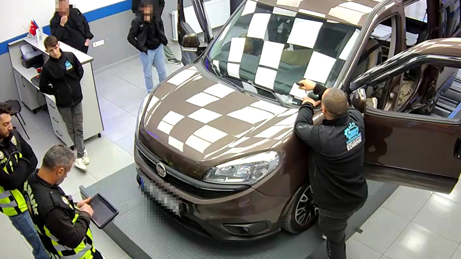 Satın alınan hafif ticari araçta şok detay: Altı gizli ‘zula’ çıktı