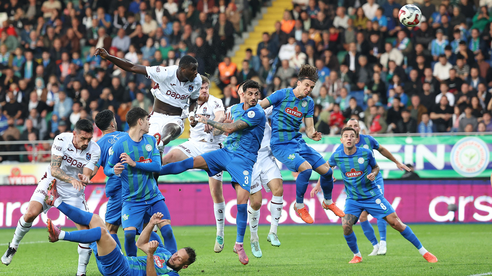Trabzonspor - Çaykur Rizespor maçına konuk takım taraftarları alınmayacak