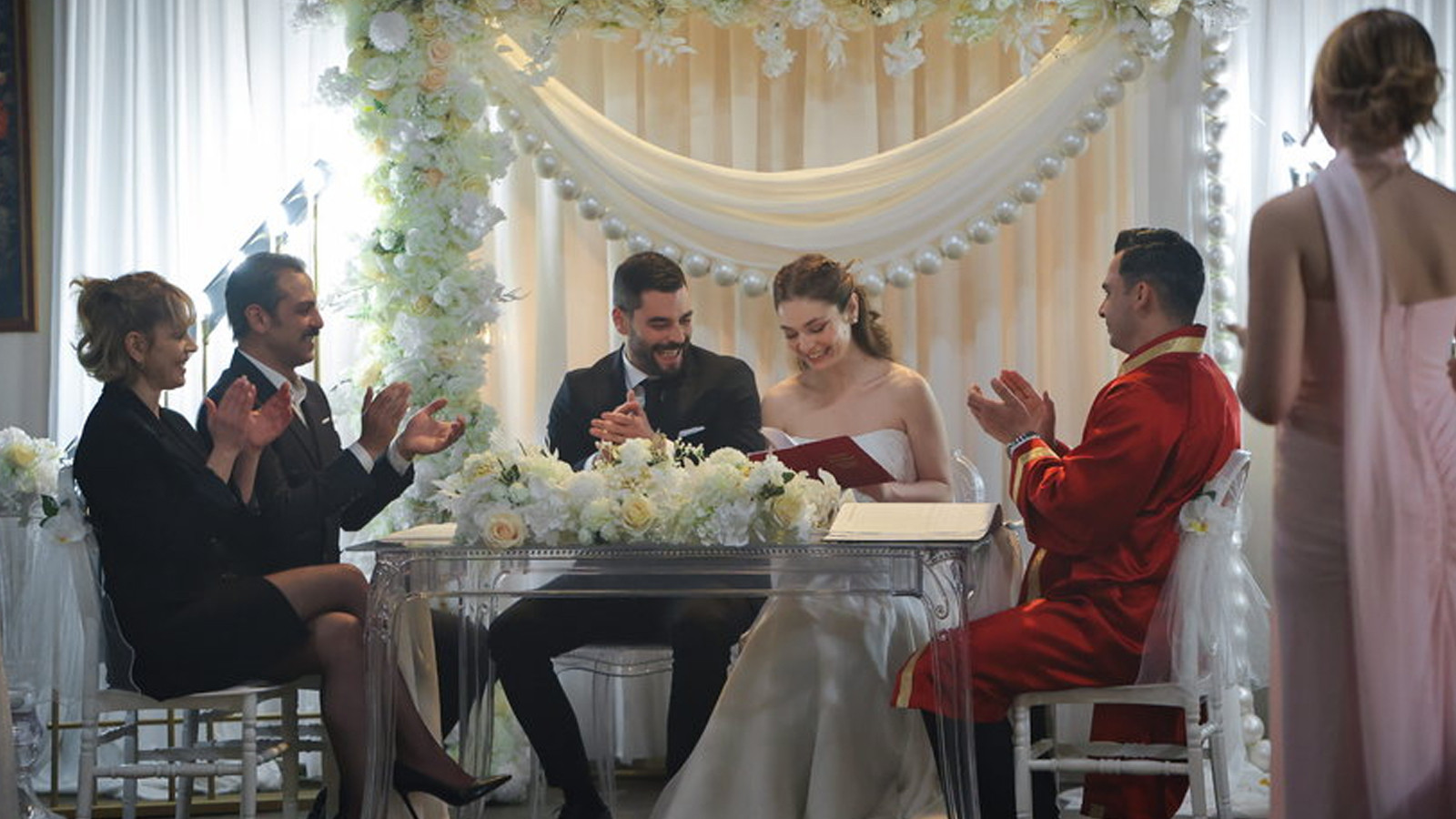 Veliaht 25. Bölüm Yeni Bölüm Tek Parça Full İzle! Show TV Veliaht son bölüm izle!