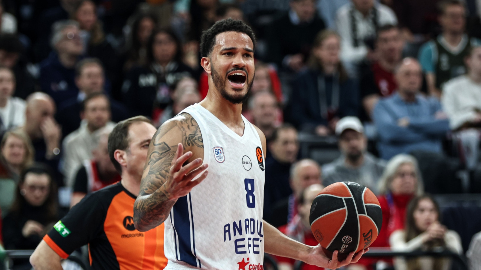 Anadolu Efes, Bayern'i son saniyedeki üçlükle devirdi